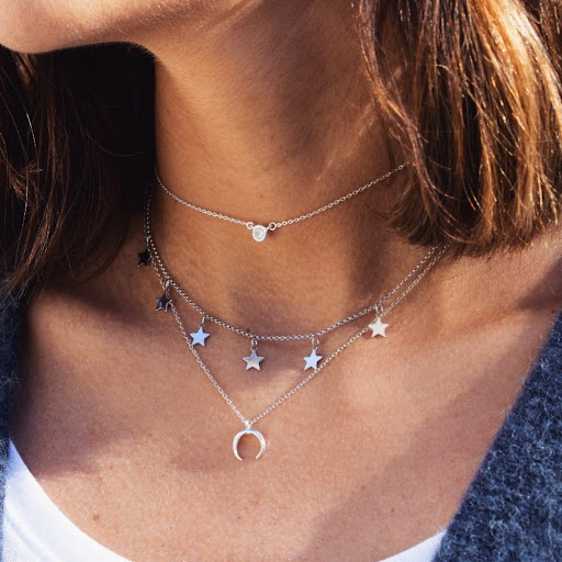 Title 6, Multifaceted Pentacle Moon hanger ketting, een ...