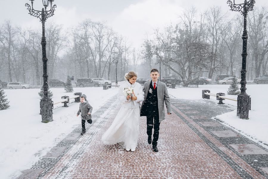 Fotógrafo de casamento Roma Savosko (romansavosko). Foto de 12 de fevereiro 2020