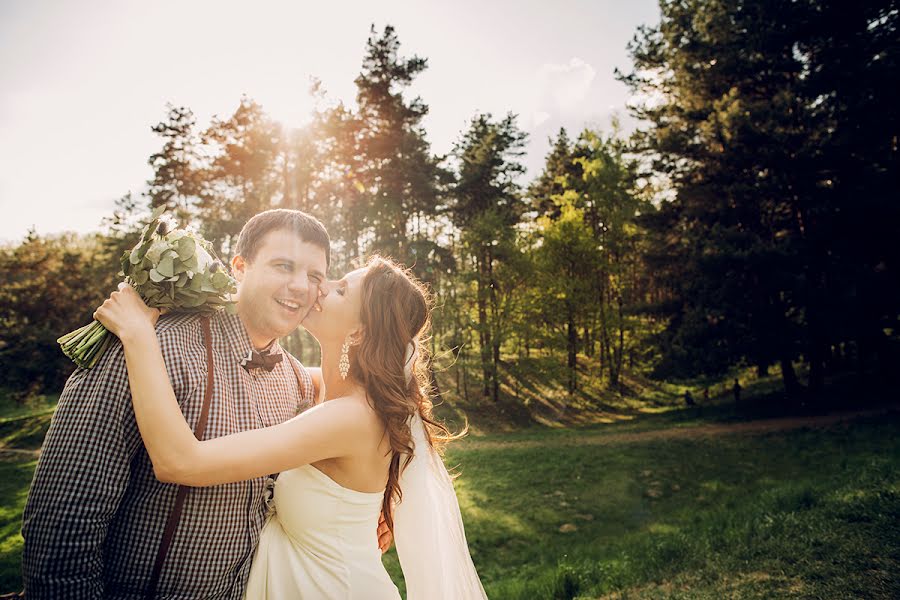 Fotógrafo de casamento Tetiana Thiel (tanyaivanova). Foto de 13 de maio 2015