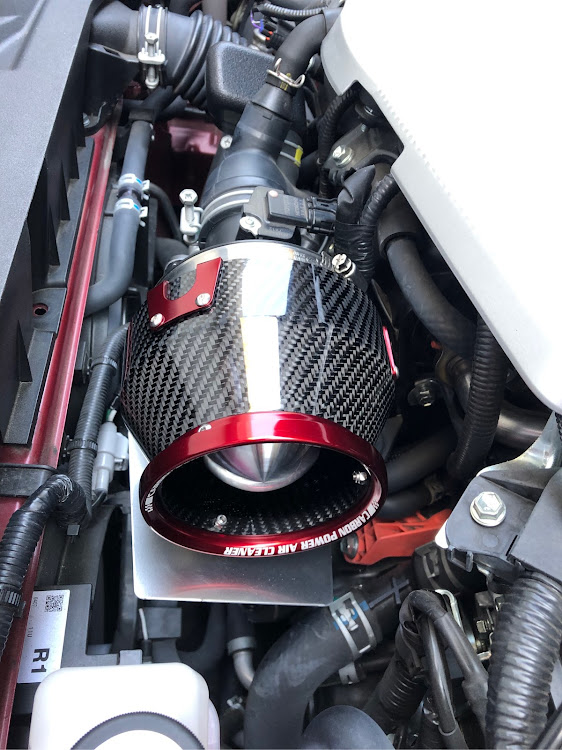C-HRのBlitz CARBON POWER AIR CLEANERに関するカスタム事例の投稿画像1枚目