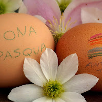 fiori d'aprile e uova di pasqua di 