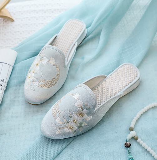 Title 26, Womens Mercerized Satin-Surface Embroidered Sl...