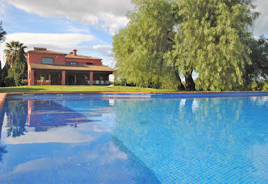 House with pool 2