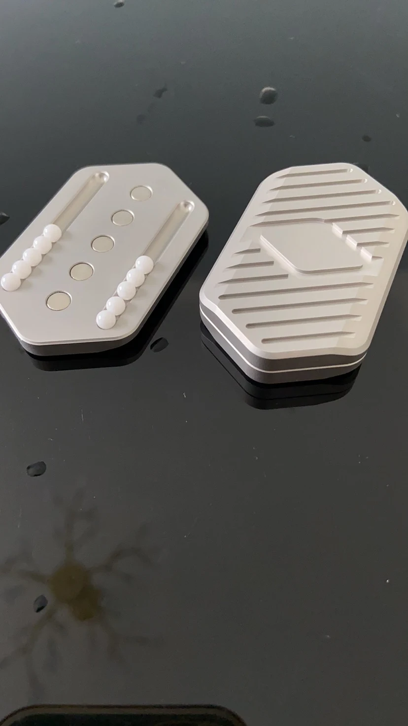 Title 4, Fidget Spinner za Dekompresiju sa Ugljeničnim V...