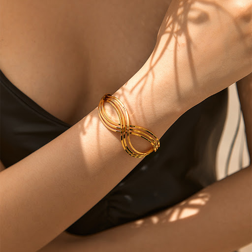 Title 9, Womens Wide-Brimmed Metal Feel Fashion Bracele...