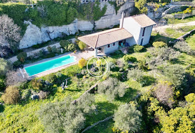 Maison avec piscine et terrasse 1