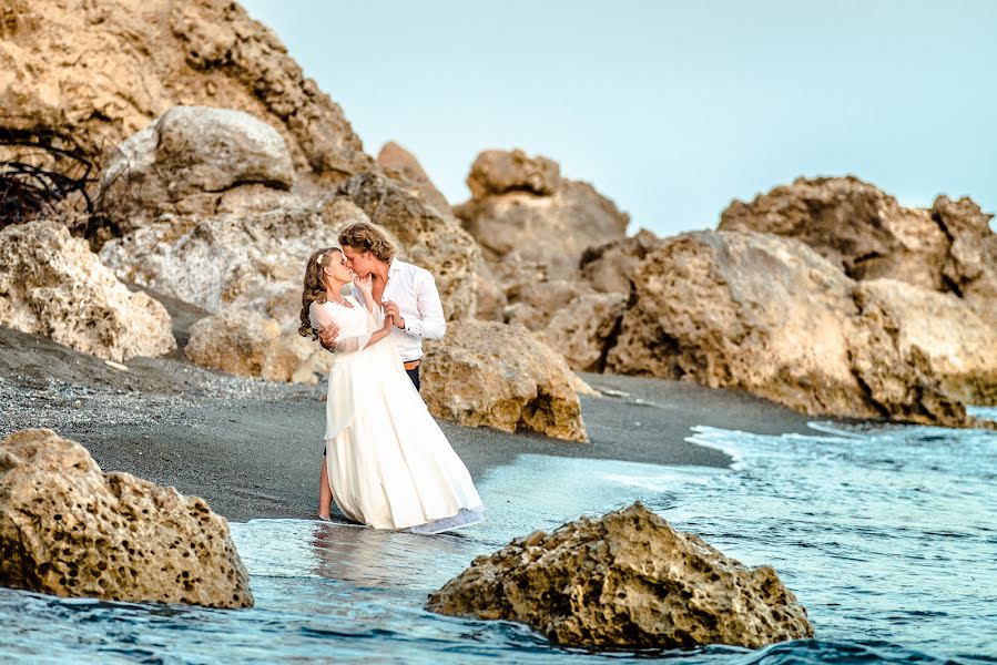 Wedding photographer Maksim Prikhodnyuk (photomaxcrete). Photo of 28 August 2014