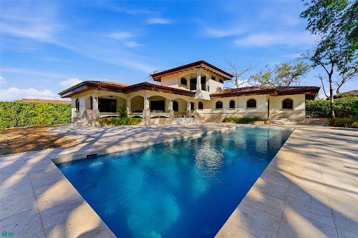 Property purchase in Tamarindo (Costa Rica) - Modern villa with swimming pool and lush garden