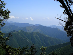 右にツヅラト峠