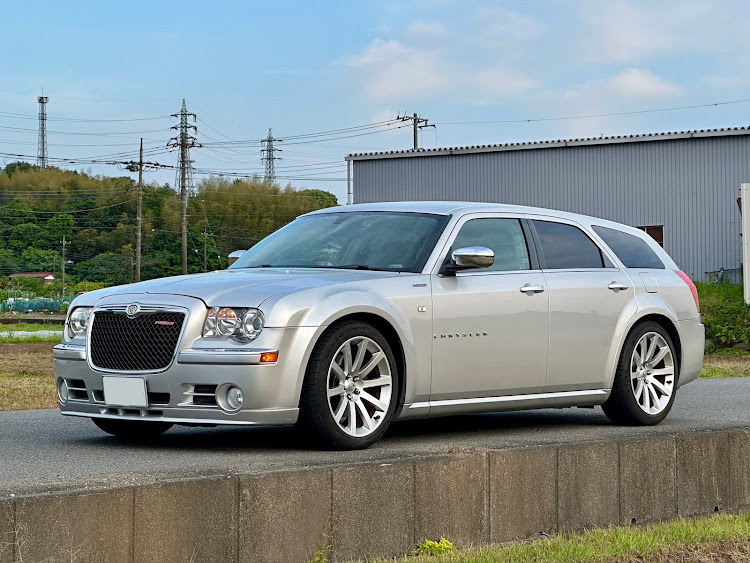 300C ツーリングのアメ車・V8・車高調・モール撤去・GWの過ごし方に関するカスタム事例の投稿画像6枚目