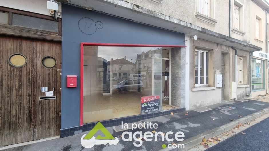 Location  locaux professionnels  30 m² à Vierzon (18100), 450 €