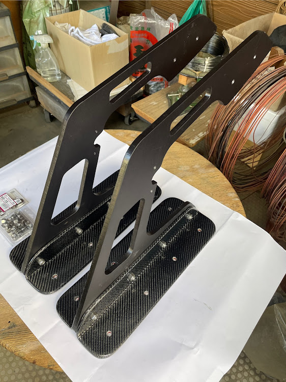 NISSAN GT-Rの台湾製粗悪品・穴開け加工・モノタロウ助かります・GTウィング加工・【GR】Gojappe Racing GT-R R35に関するカスタム事例の投稿画像9枚目