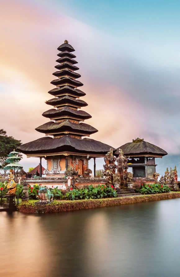 Sunset view of Pura Ulun Danu Beratan in Denpasar