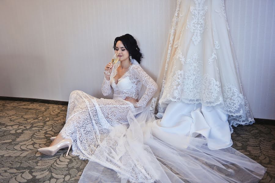 Wedding photographer Artem Grebenev (grebenev). Photo of 12 January 2018