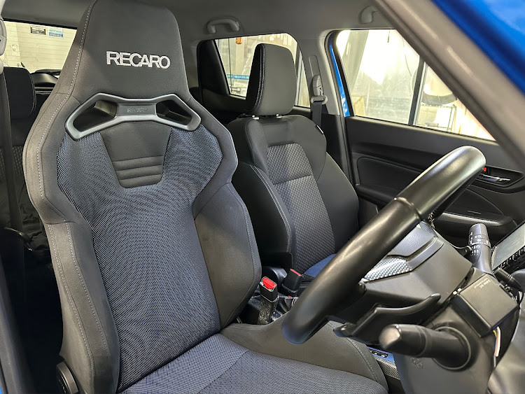 スイフトRSの仕様変更・RECARO SR-S・セミバケ導入・強度証明書・半年点検に関するカスタム事例の投稿画像1枚目