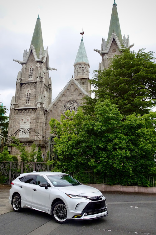 ハリアーの新緑と愛車・元結婚式場・教会・自動車学校・ピックアップお願いいたしますに関するカスタム事例の投稿画像1枚目