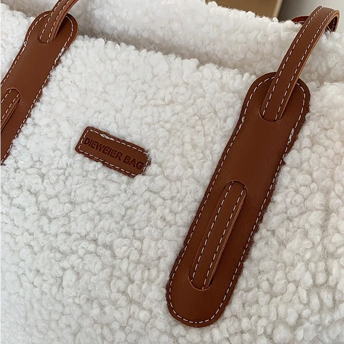 Bolso Tote de Felpa Gran Capacidad Perfecto para Llevar Todo Lo Necesario, Cómodo y Elegante, Ideal para Mujeres Modernas.