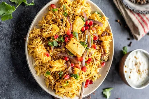 Veg Hyderabadi Biryani With Coke [250 Ml]