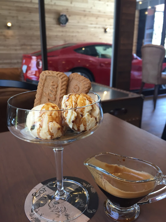 スプリンタートレノのcafe・F12・アヴェンタドールSに関するカスタム事例の投稿画像1枚目