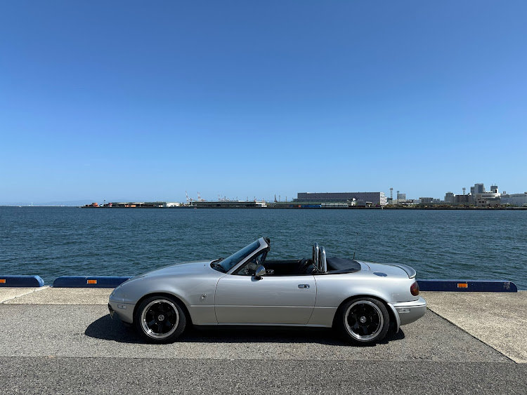 ロードスターのずぶ濡れの愛車・濡らしてたまるか😤・神戸港⚓️・まよこ〜・外食の幸せ😋😋😋に関するカスタム事例の投稿画像1枚目