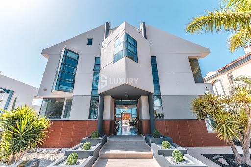 Propriété avec piscine 1