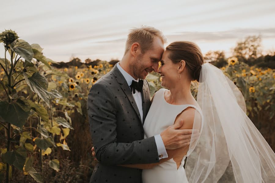 Fotógrafo de casamento Emelia Henningsson (emeliamaryphoto). Foto de 8 de agosto 2020