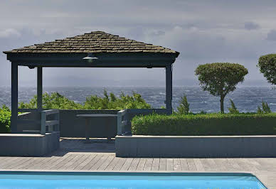 Seaside villa with pool 10