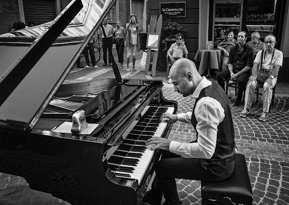 Un pianista di strada di Livius