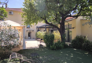 House with pool and terrace 8