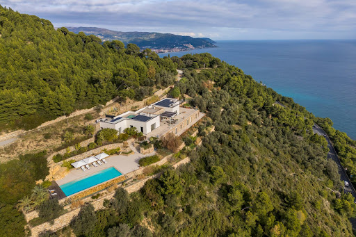 Villa with pool and terrace 1