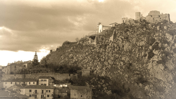 L'antica rocca di tolfa  di Gianluca La Perna