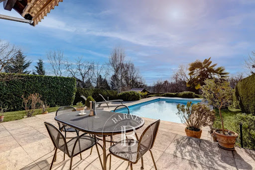House with pool and garden 3