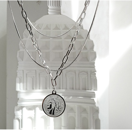 Menselijke hoofd munt ketting, niche ontwerp, clavicula ketting, elegante damesketting die je halslijn accentueert en je look verfraait.