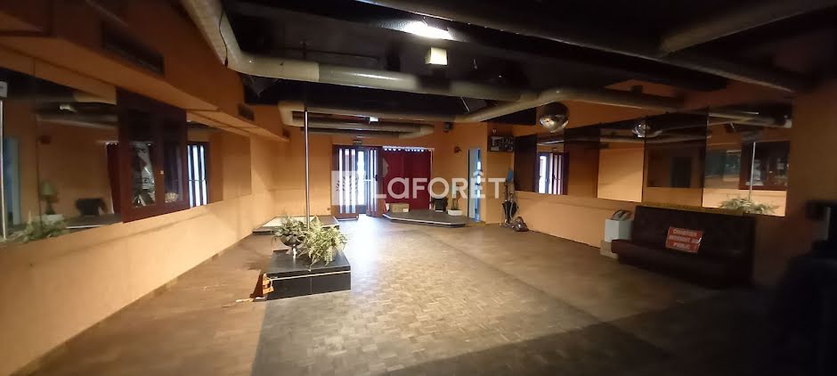 Location  locaux professionnels 2 pièces 120 m² à Saint-Flour (15100), 800 €