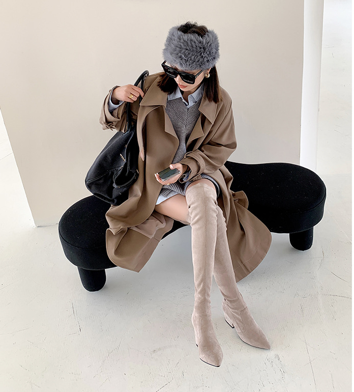 Sexy Stretch Lange Laarzen met Dikke Hak voor een Opvallende Look. Stijlvolle lange laarzen die je benen accentueren en je outfit een boost geven.