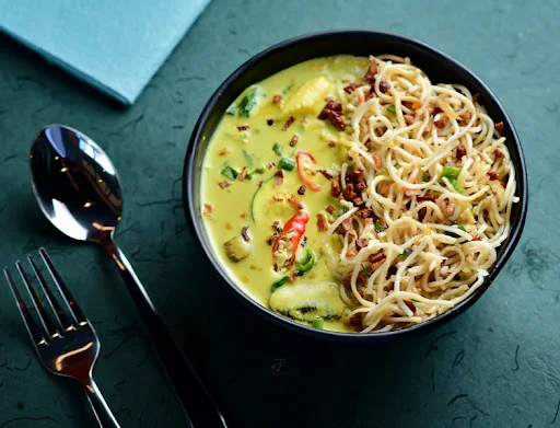 Veg Burmese Khowsuey + Garlic Noodles.