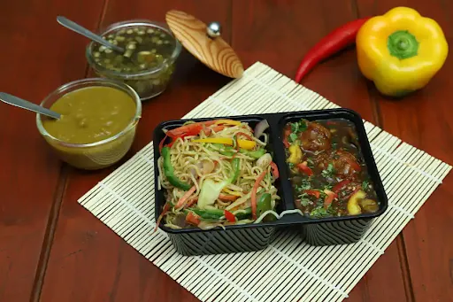 Veg Noodles With Manchurian Gravy