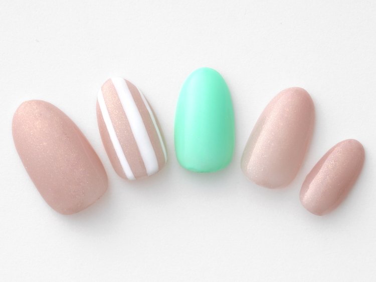 365日ネイル 旬のミントグリーンとストライプで爽やかに 軽やかベージュネイル Trill トリル