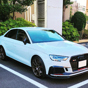 RS3 セダン