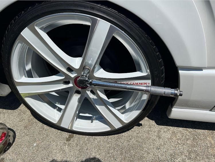 ハイエースバンのken1works.・洒落屯車・DIY・洗車・5月もよろしくお願いしますに関するカスタム事例の投稿画像2枚目