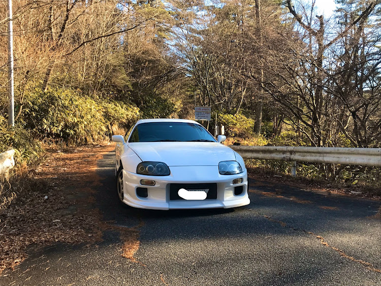 スープラの青空と愛車・湖畔にて・山道ドライブ・森林とコラボ・心霊写真？に関するカスタム事例の投稿画像9枚目