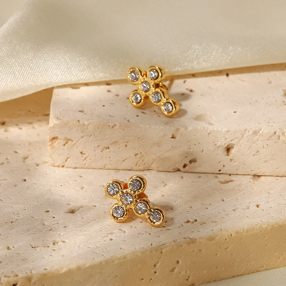 Title 7, RVS oorbellen met diamanten en parels, kruisvor...
