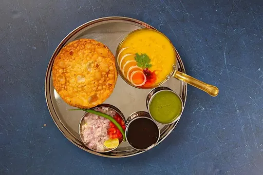 Tadka Dal Pakwan