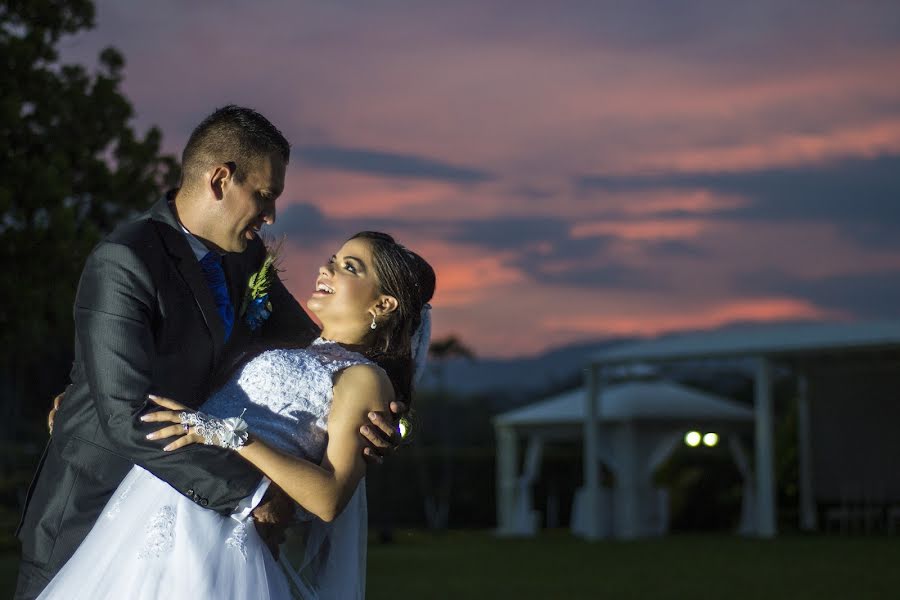 Fotógrafo de bodas Victor Nodier Giraldo Moncayo (nodieres). Foto del 26 de febrero 2019