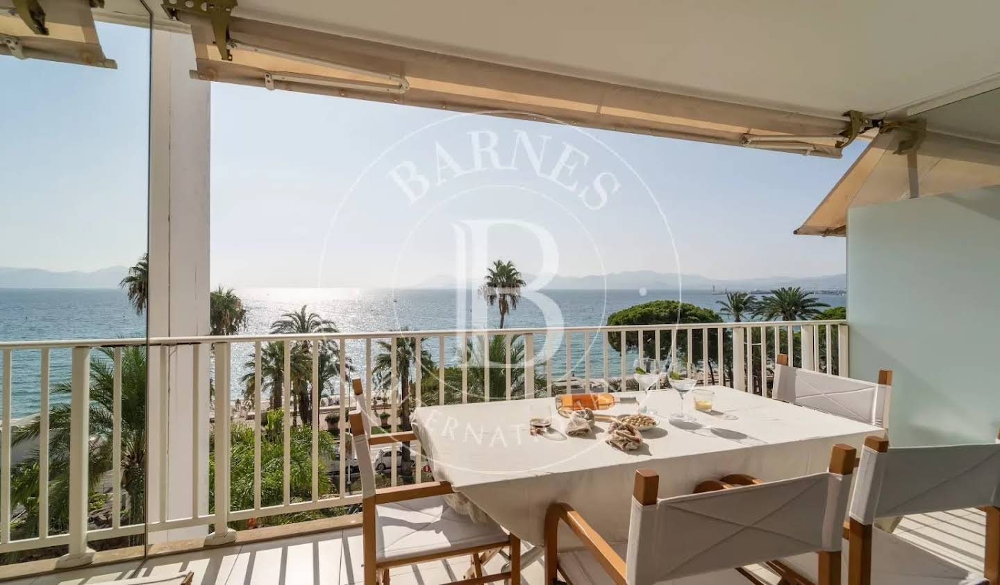 Apartment with terrace Cannes