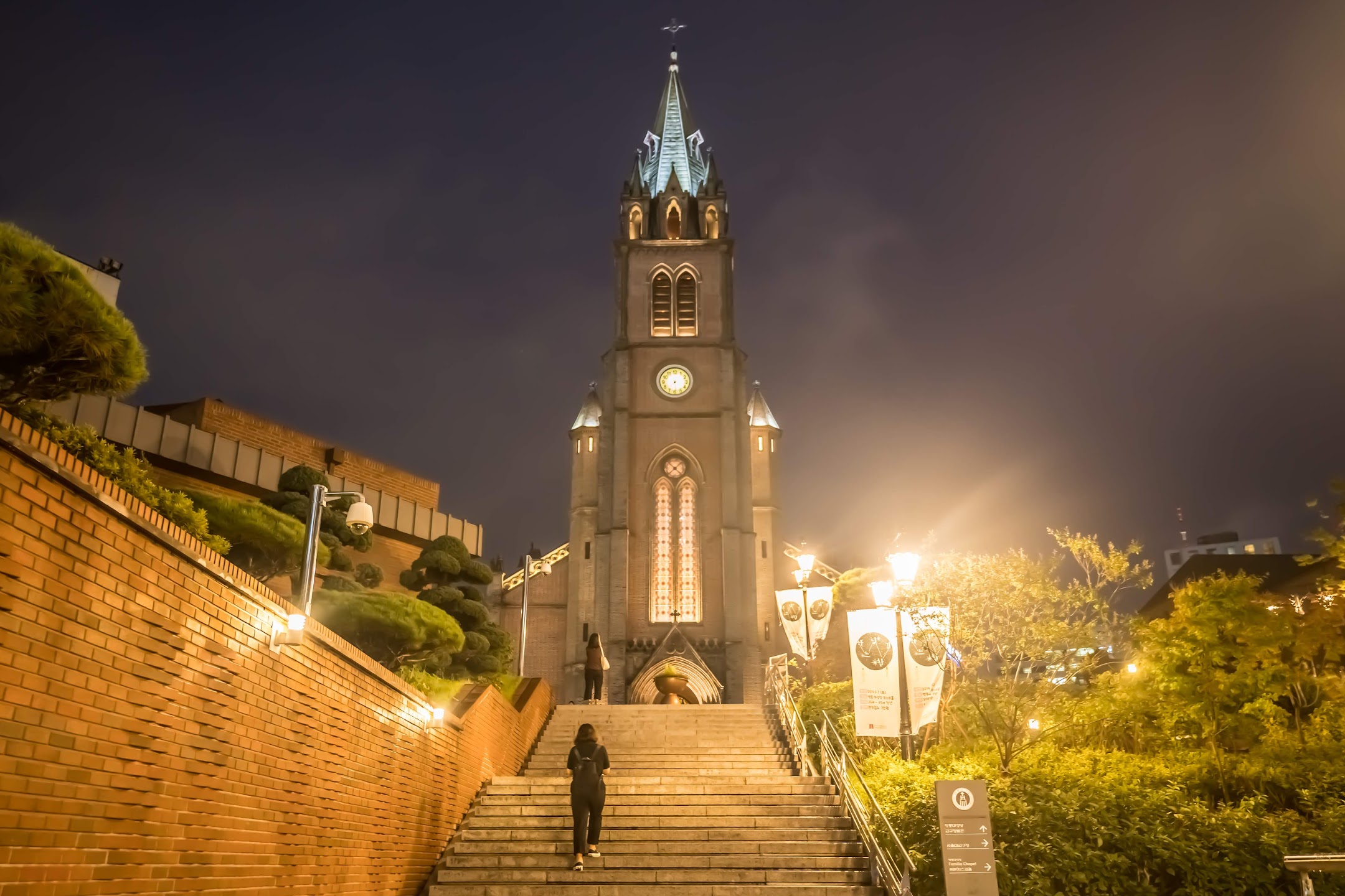 Seoul Myeong-dong Cathedral evening light-up1