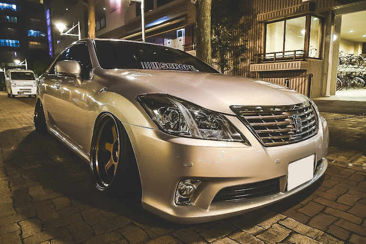 クラウンロイヤルのRAYS WHEEL・te37v mark2・INFECTION・//////SCRAPE®️・ロイヤルサルーンに関するカスタム事例の投稿画像4枚目