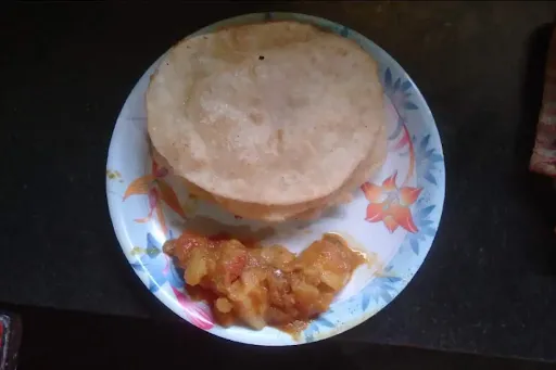 Hinger Kachori [4 Pieces] With Aloo Sabzi