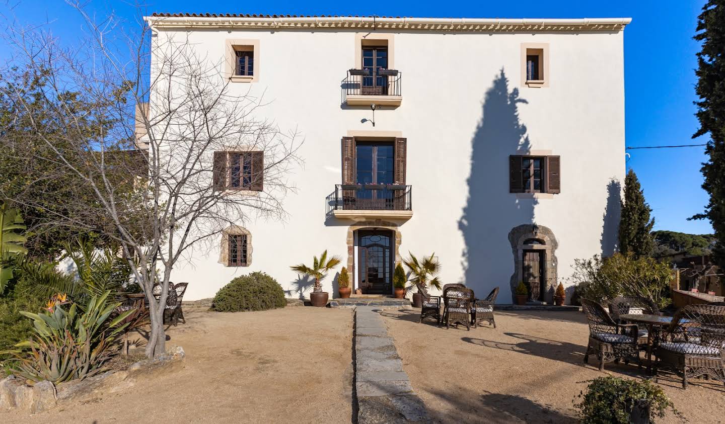 House with pool and garden Barcelona