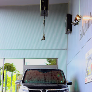 ヴォクシー ZRR80W